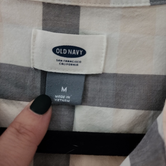 Old Navy button down plaid shirt. White, dark gray, and peach. Medium - Picture 5 of 10